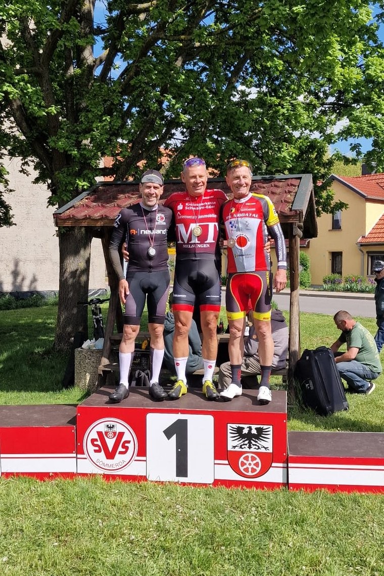 Erfolgreicher Renntag für das radroo Team bei der Landesverbandsmeisterschaft Radsport in Leubingen: Zwei Vizemeistertitel eingefahren!
